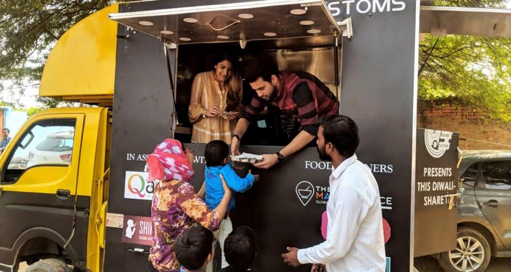 This restauranteur in Delhi makes sure none of the needy folks sleeps with empty stomach