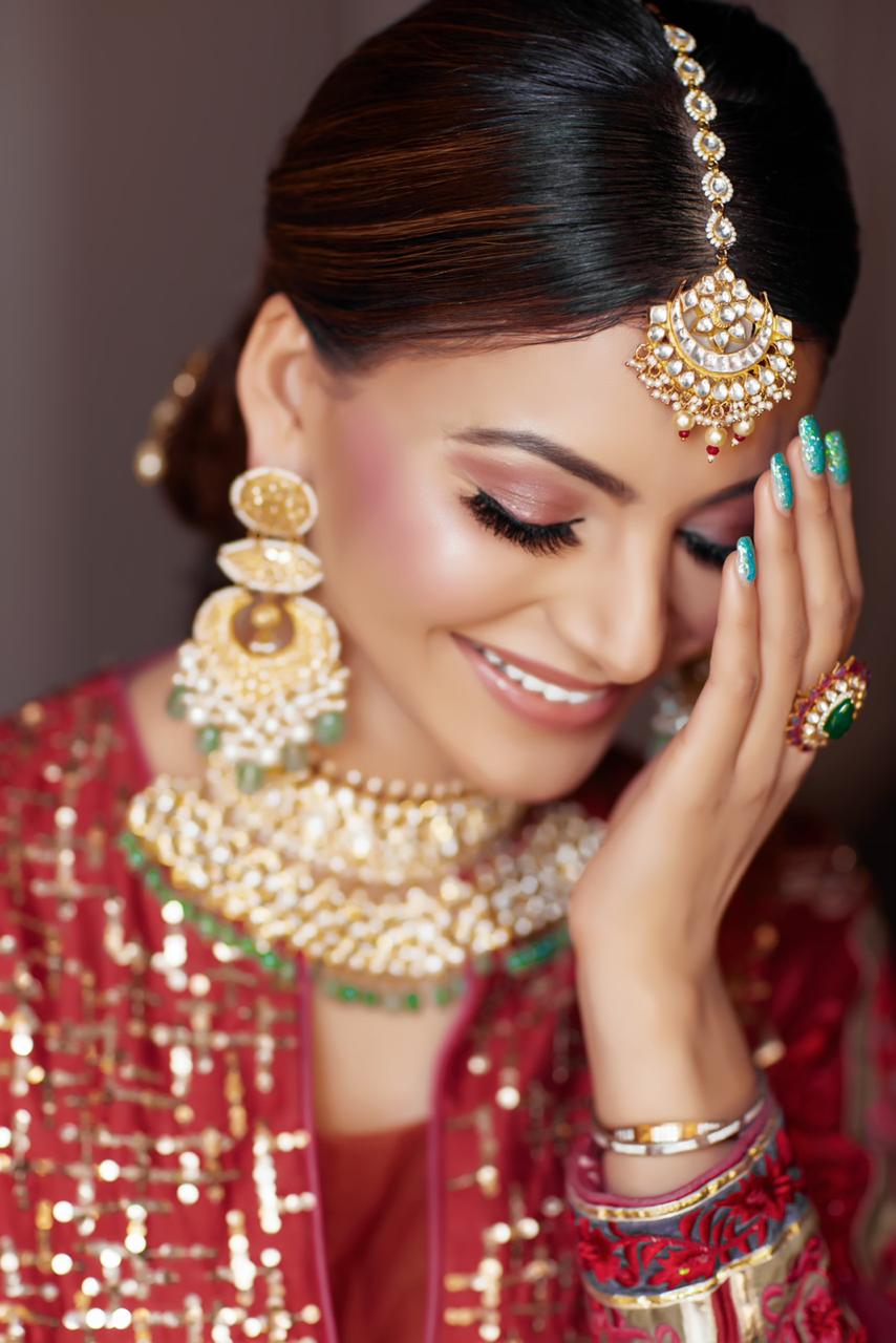 Urvashi Rautela pulls off a Long “gutt” inspired by Aishwarya Rai’s look in “Hum Dil De Chuke Saman”