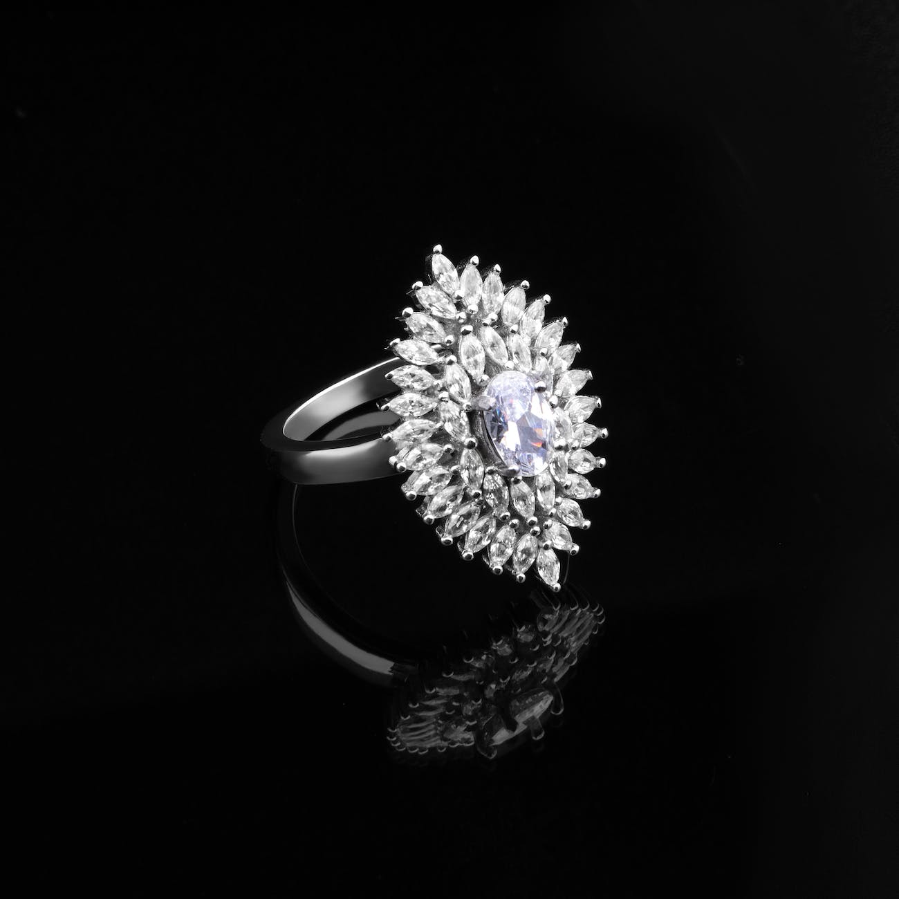 Diamond Cocktail Rings: The Must-Have Accessory for the Festive Season